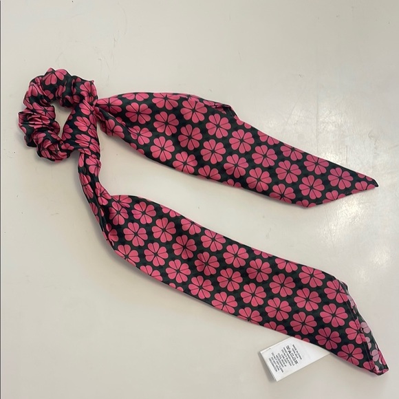 Kate Spade Pink and Black Floral Hair Accessory Scrunchie - Picture 1 of 4